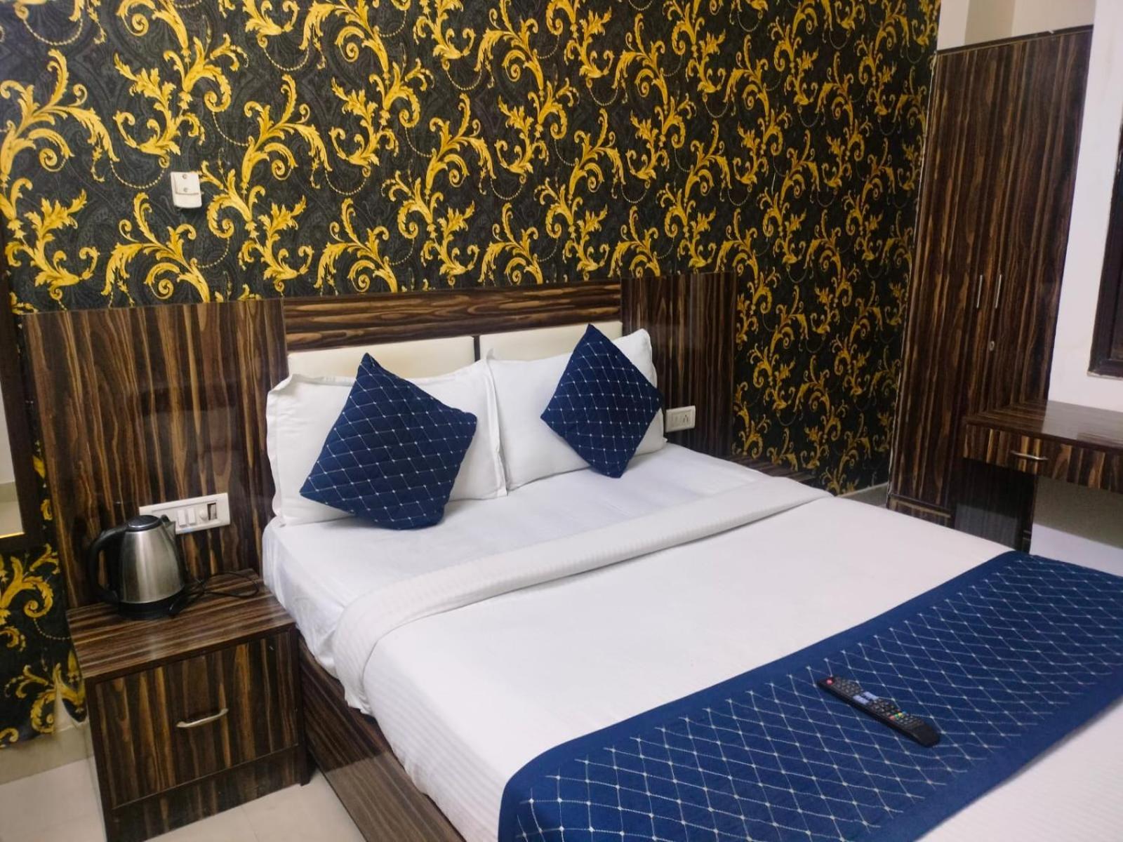 Suites Admiral Delhi Airport نيودلهي المظهر الخارجي الصورة