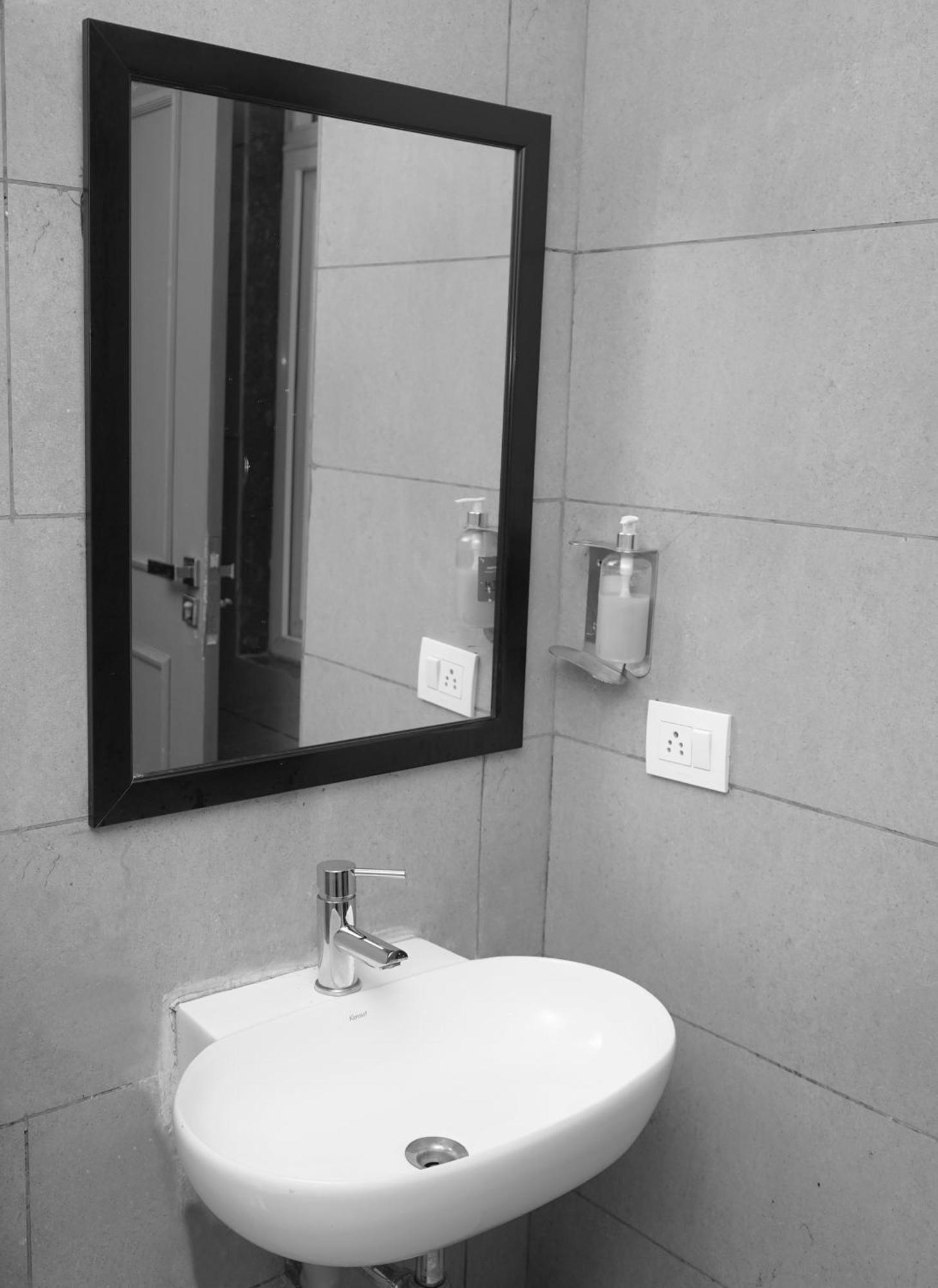 Suites Admiral Delhi Airport نيودلهي المظهر الخارجي الصورة